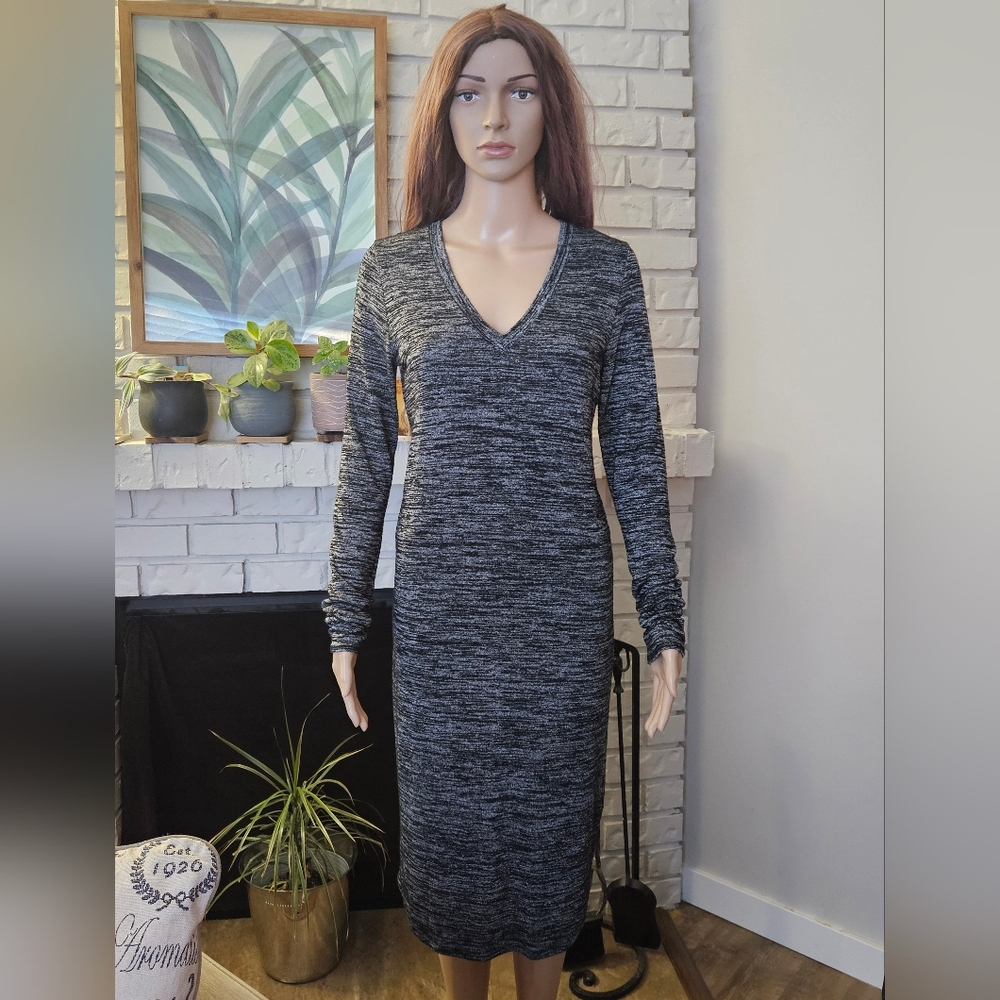 Wilfred Free sweater dress Medium gray black.long sleeves midi v neck